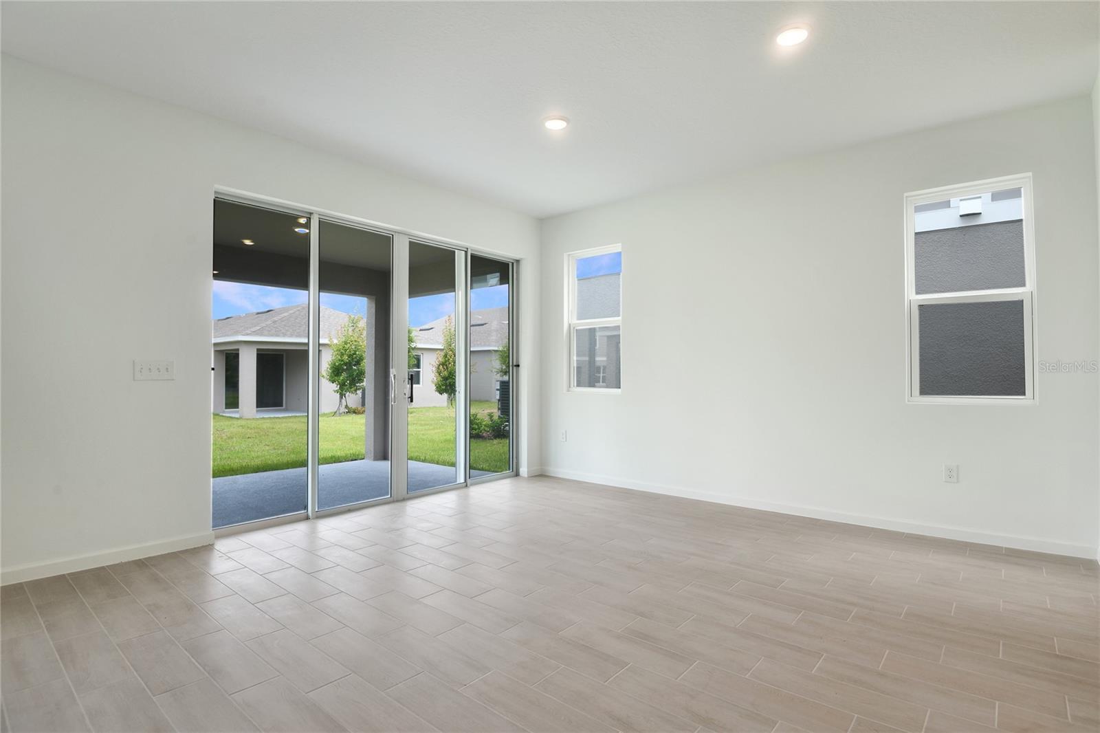 SEASONS AT MAGNOLIA POINTE - Residential