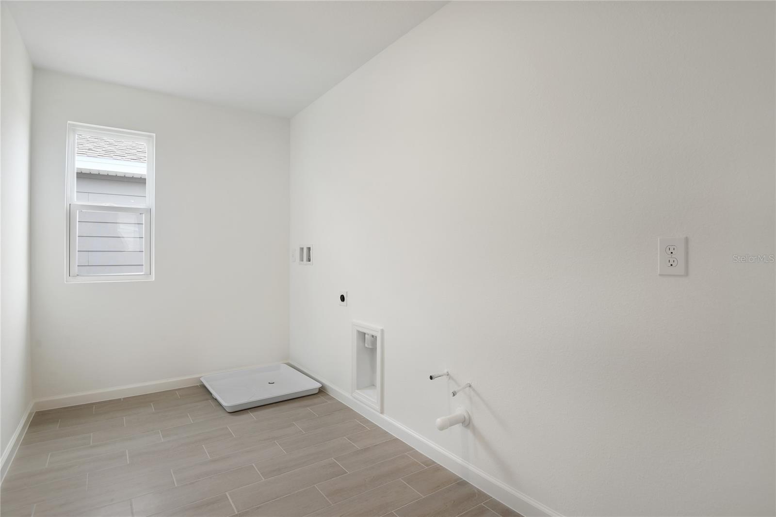 SEASONS AT MAGNOLIA POINTE - Residential