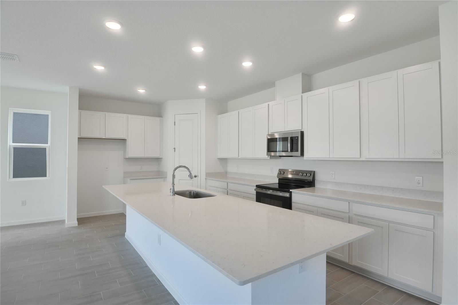 SEASONS AT MAGNOLIA POINTE - Residential
