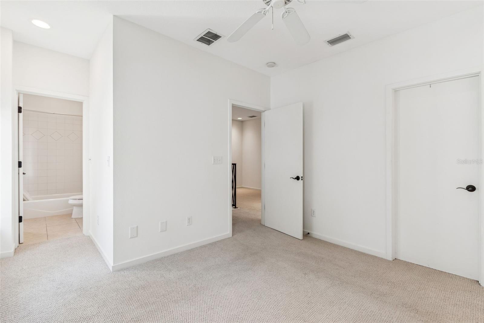 THE VILLAS ON LAUREL - Residential Lease