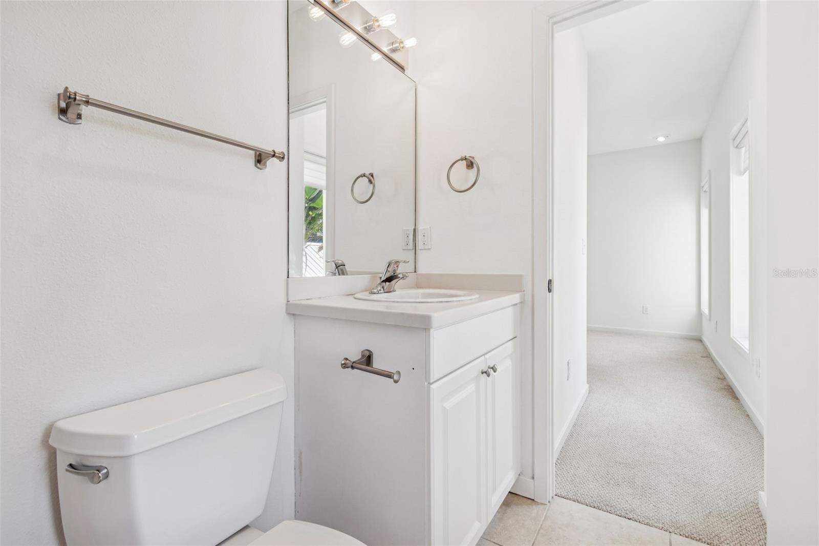 THE VILLAS ON LAUREL - Residential Lease