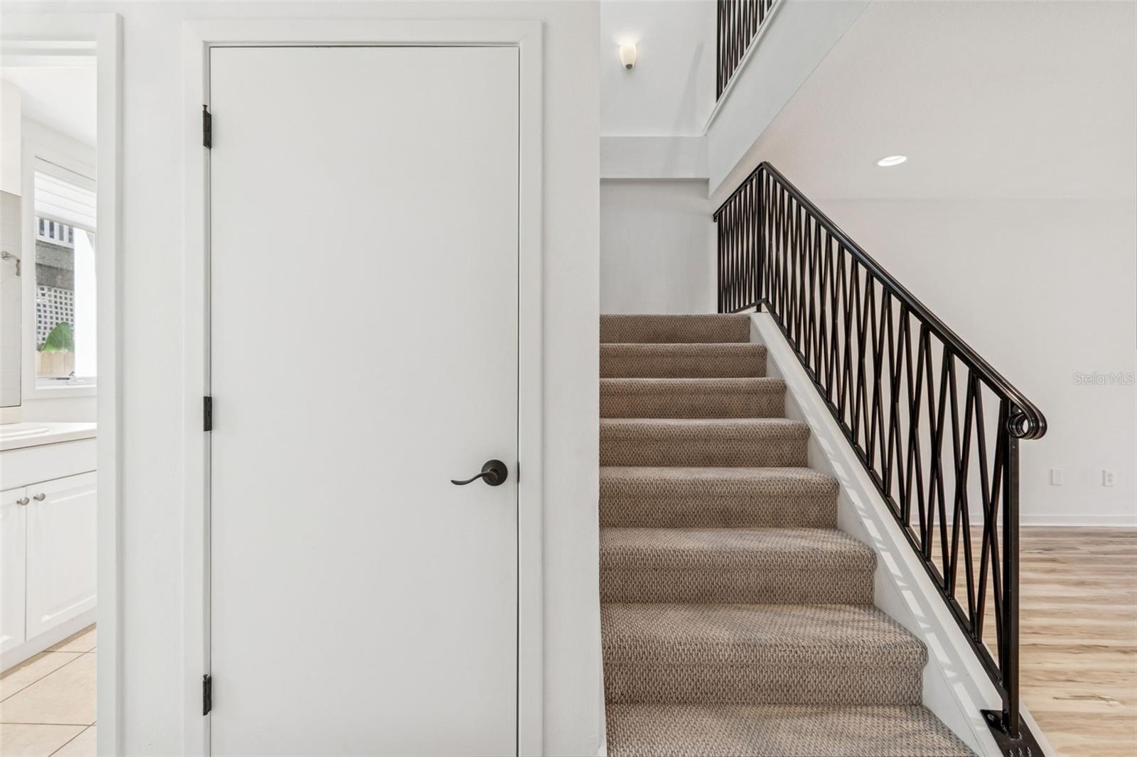 THE VILLAS ON LAUREL - Residential Lease