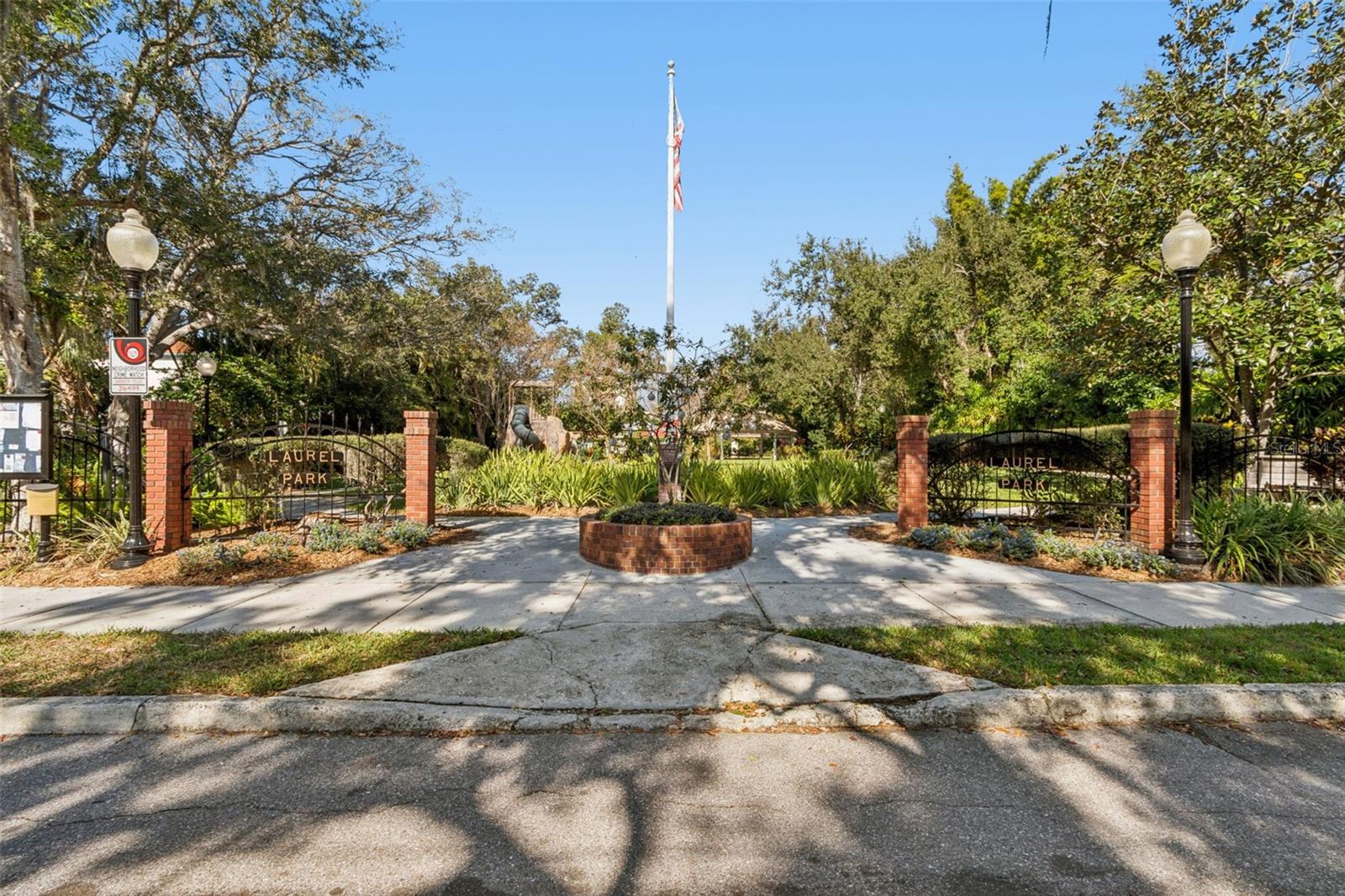 THE VILLAS ON LAUREL - Residential Lease