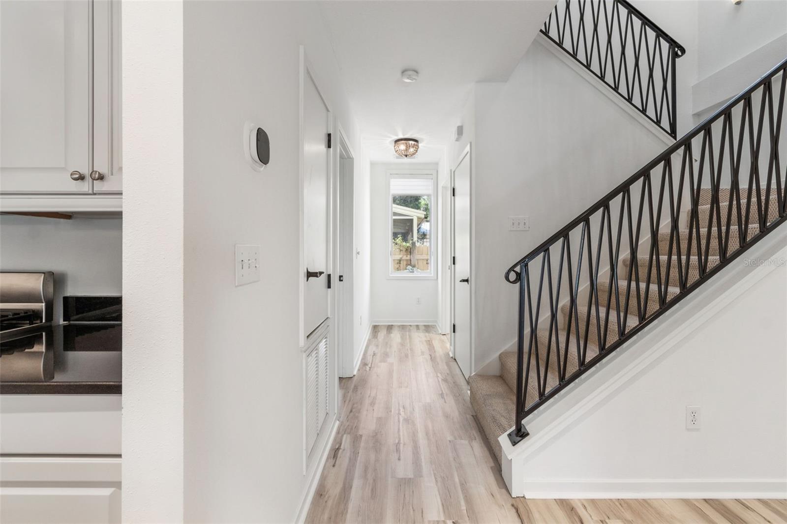 THE VILLAS ON LAUREL - Residential Lease