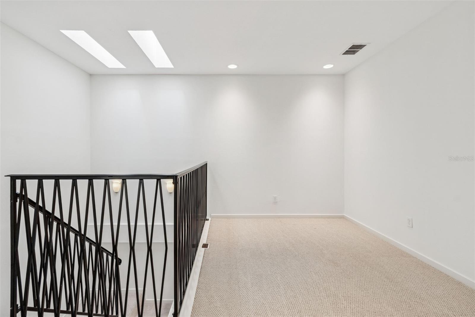 THE VILLAS ON LAUREL - Residential Lease