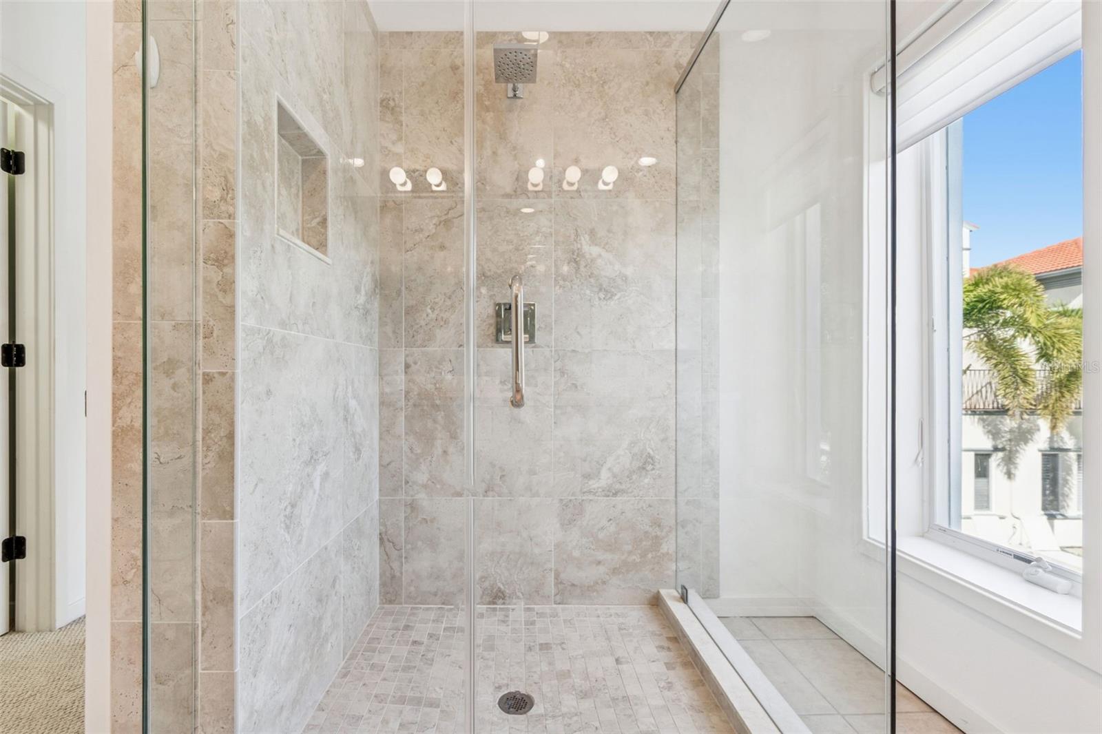 THE VILLAS ON LAUREL - Residential Lease