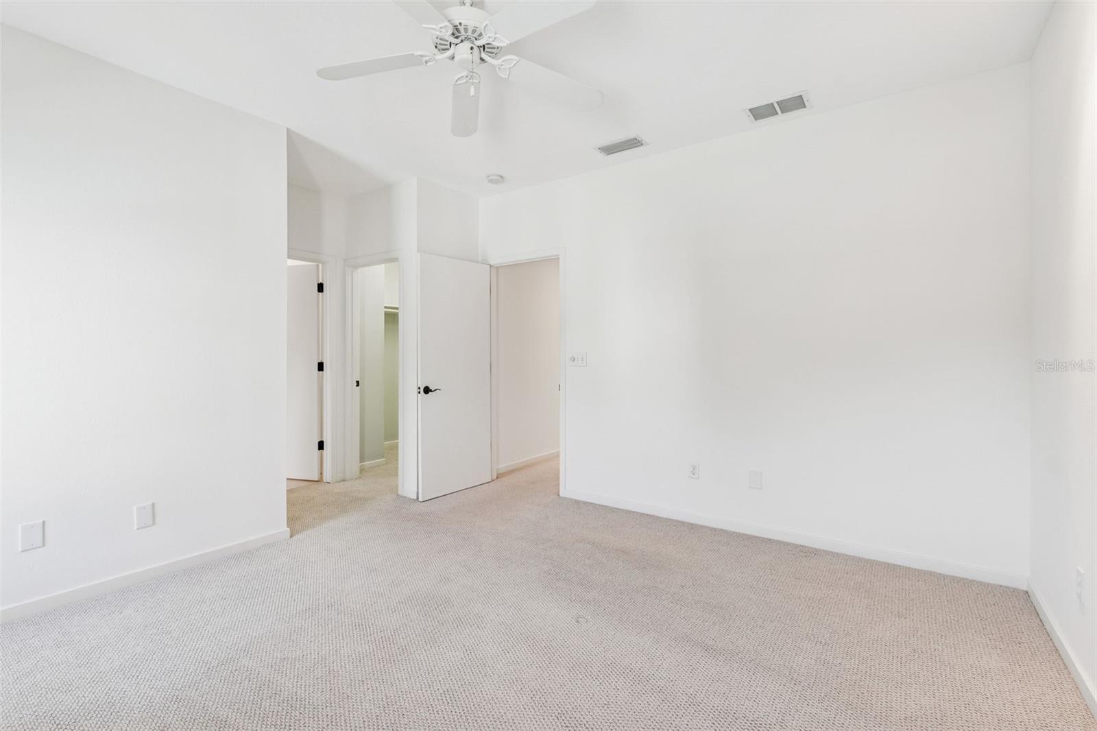 THE VILLAS ON LAUREL - Residential Lease