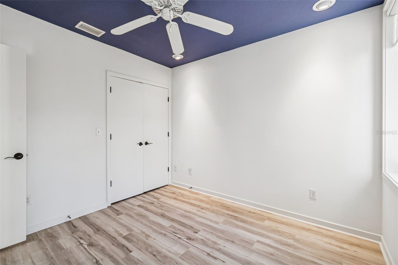 THE VILLAS ON LAUREL - Residential Lease