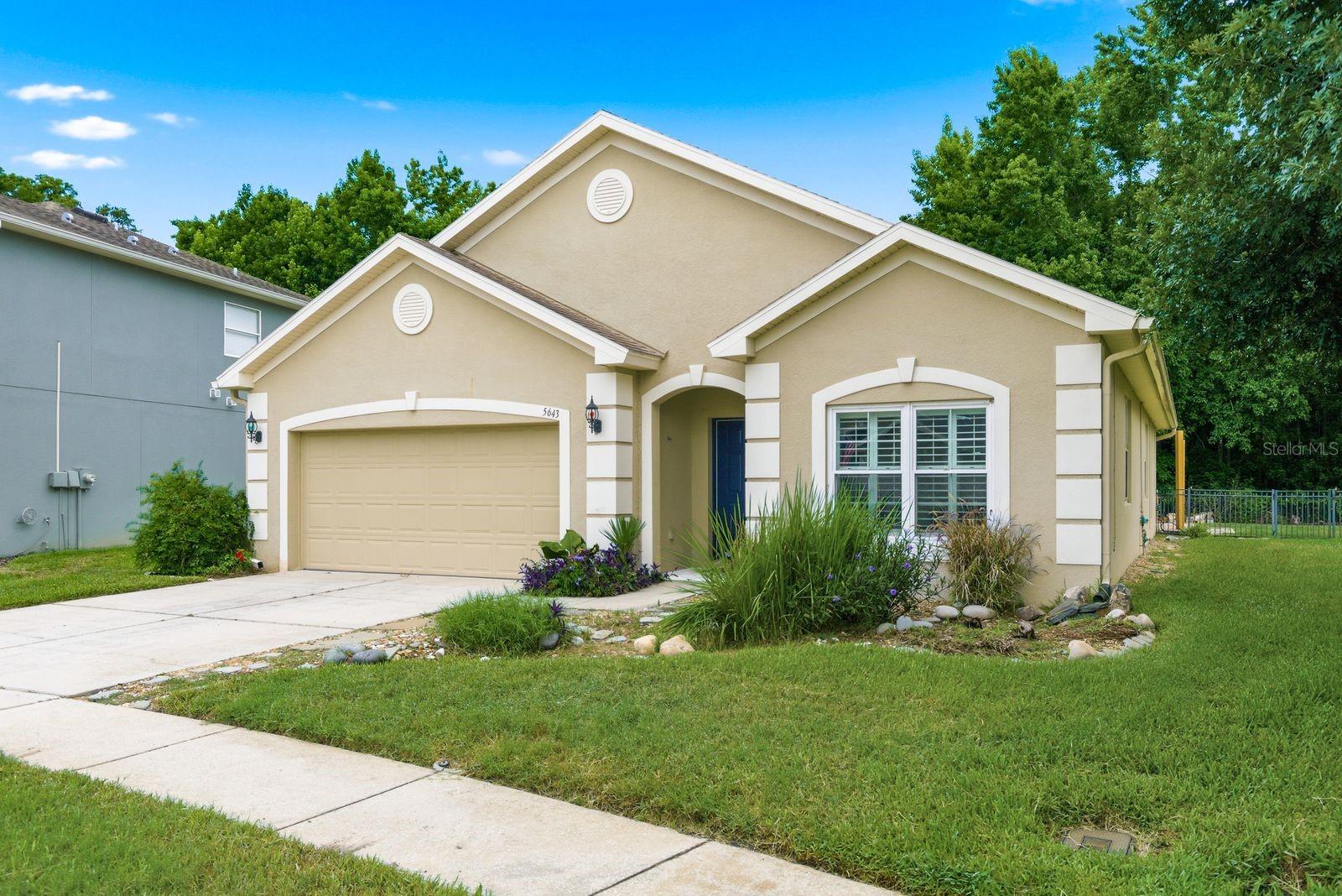 5643 WHITE TRILLIUM LOOP