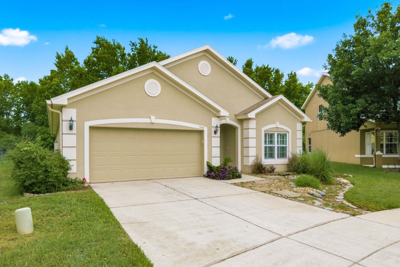 5643 WHITE TRILLIUM LOOP
