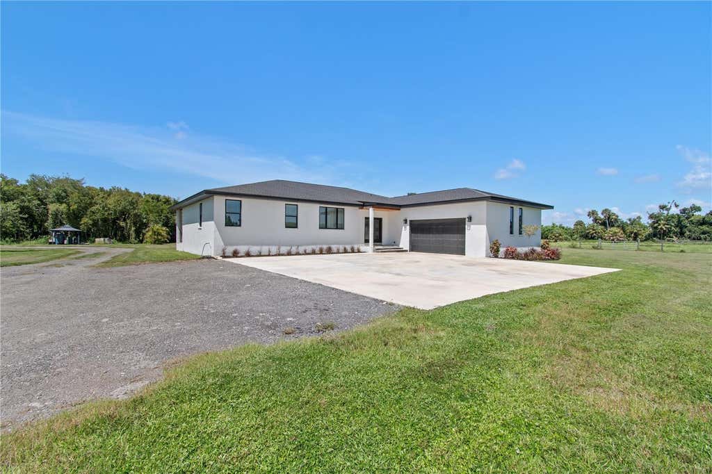 Photo of 1810 37th Street E, Palmetto, FL 34221 (MLS # A4703075)