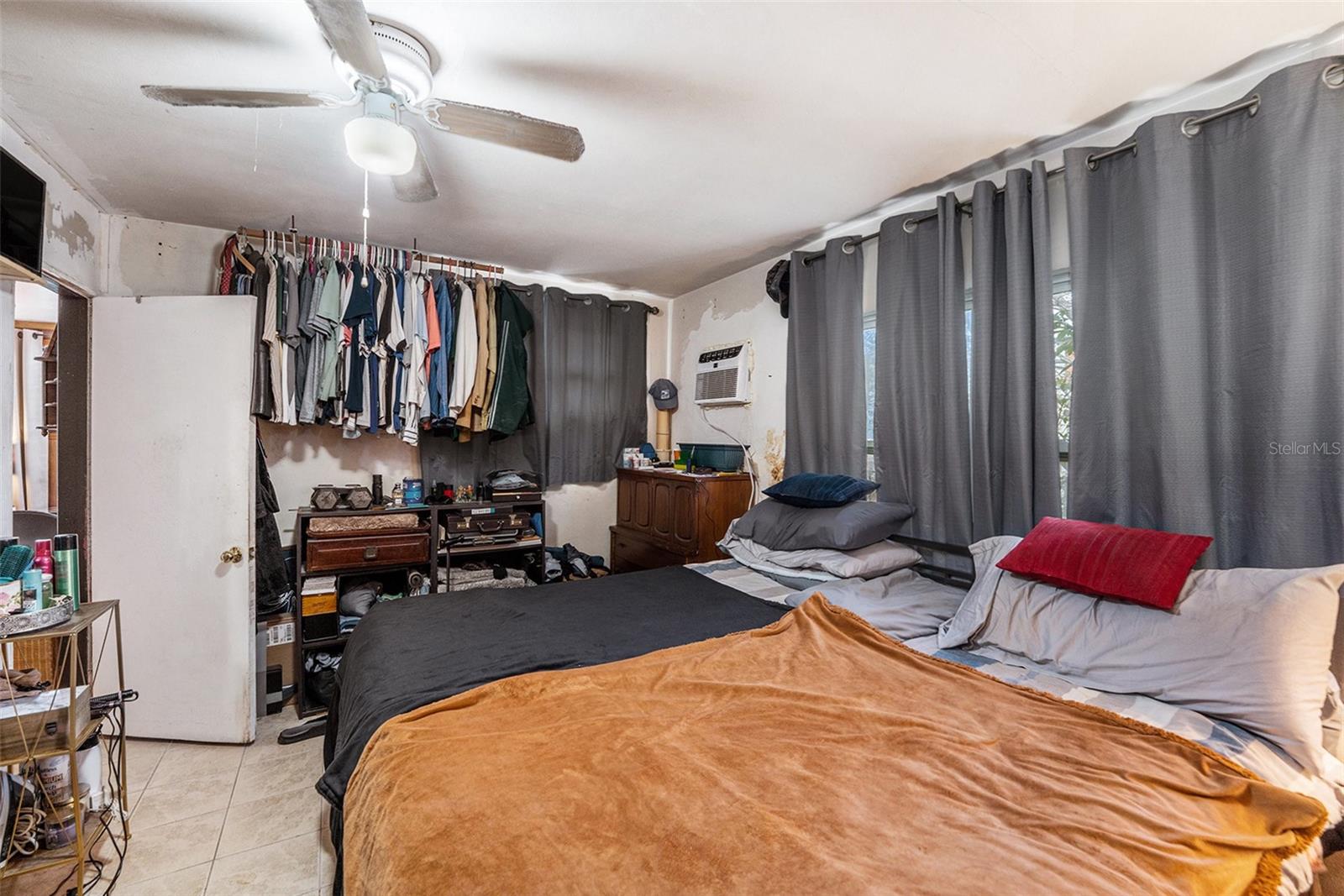 LESLIES JOHN T SUB - Residential