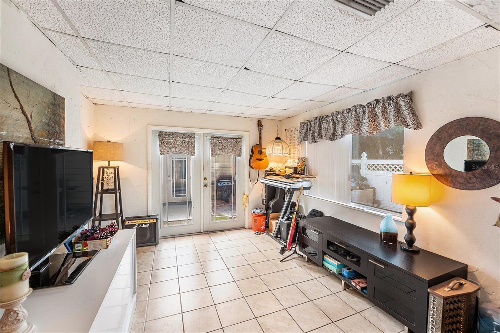 LESLIES JOHN T SUB - Residential