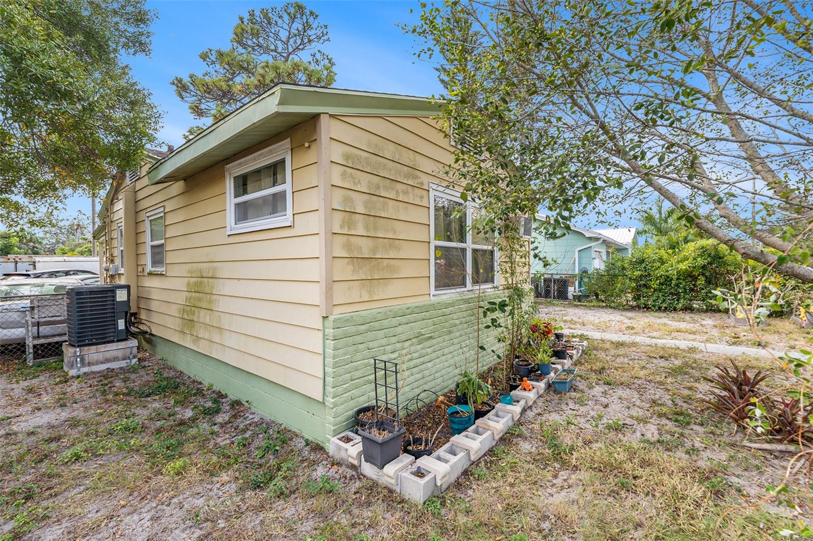 LESLIES JOHN T SUB - Residential