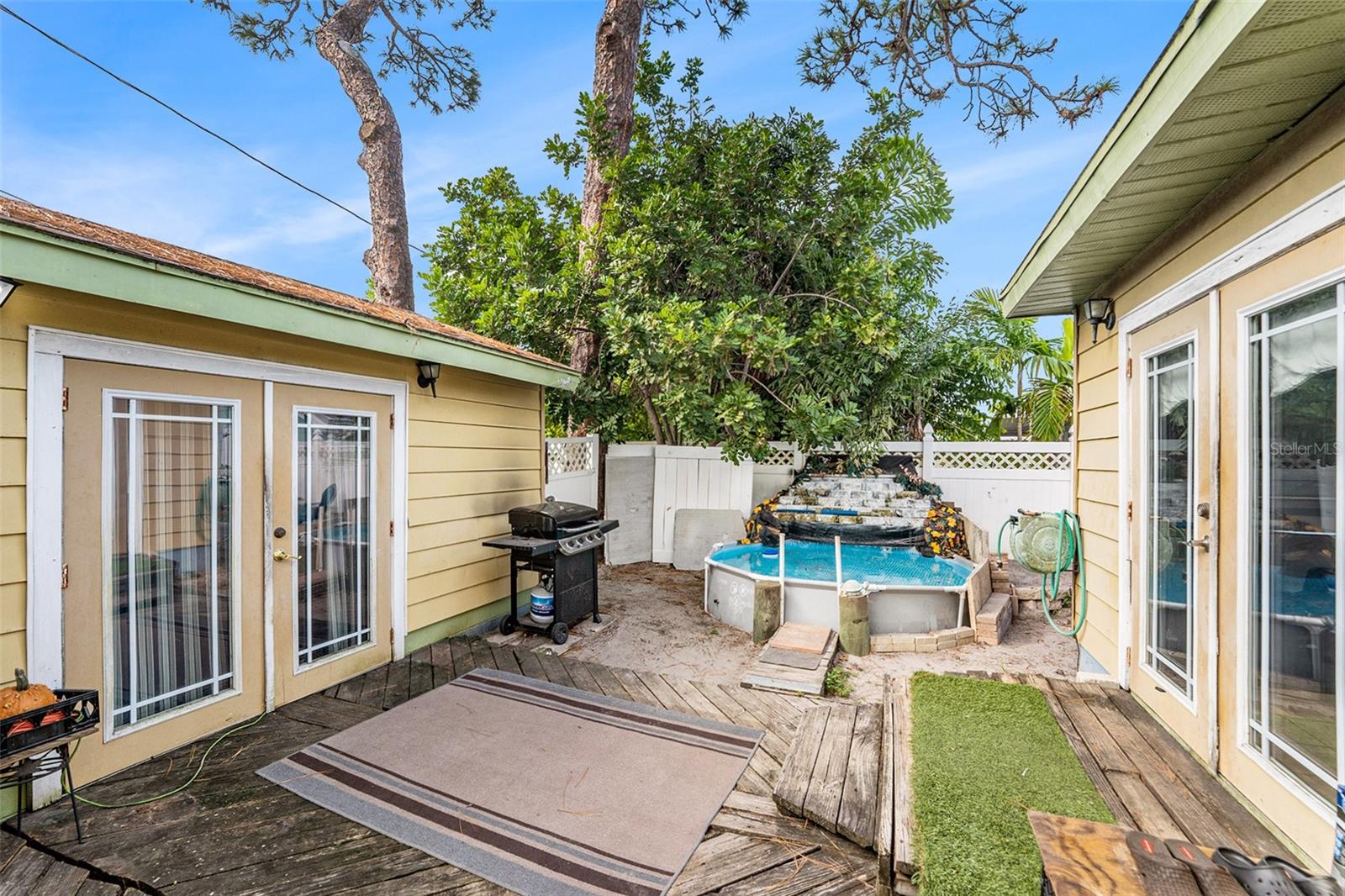 LESLIES JOHN T SUB - Residential