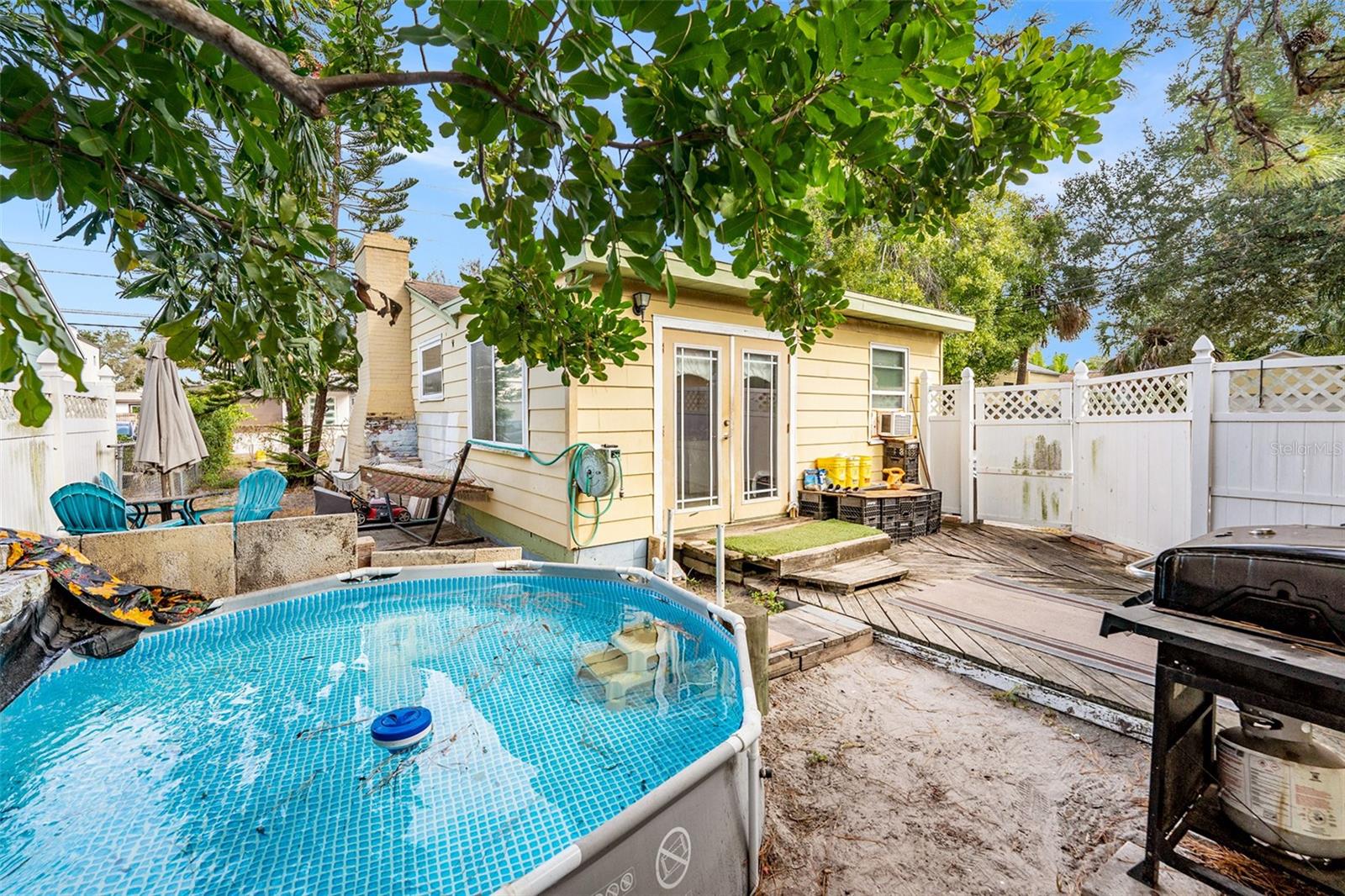 LESLIES JOHN T SUB - Residential