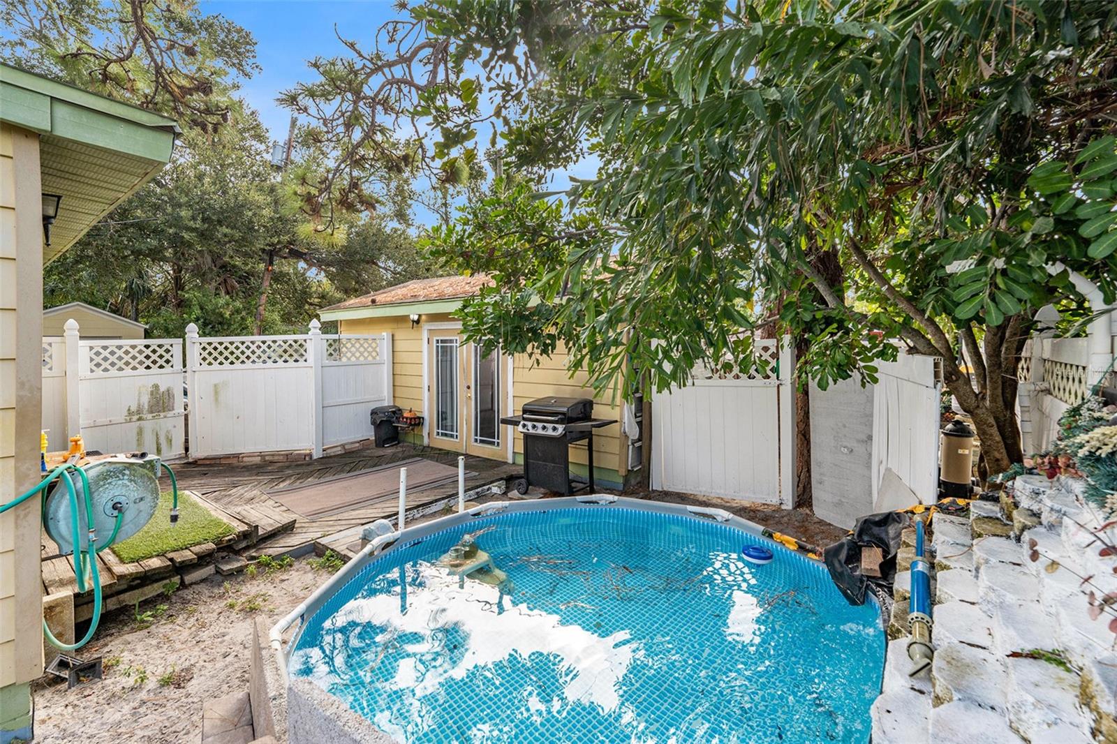 LESLIES JOHN T SUB - Residential