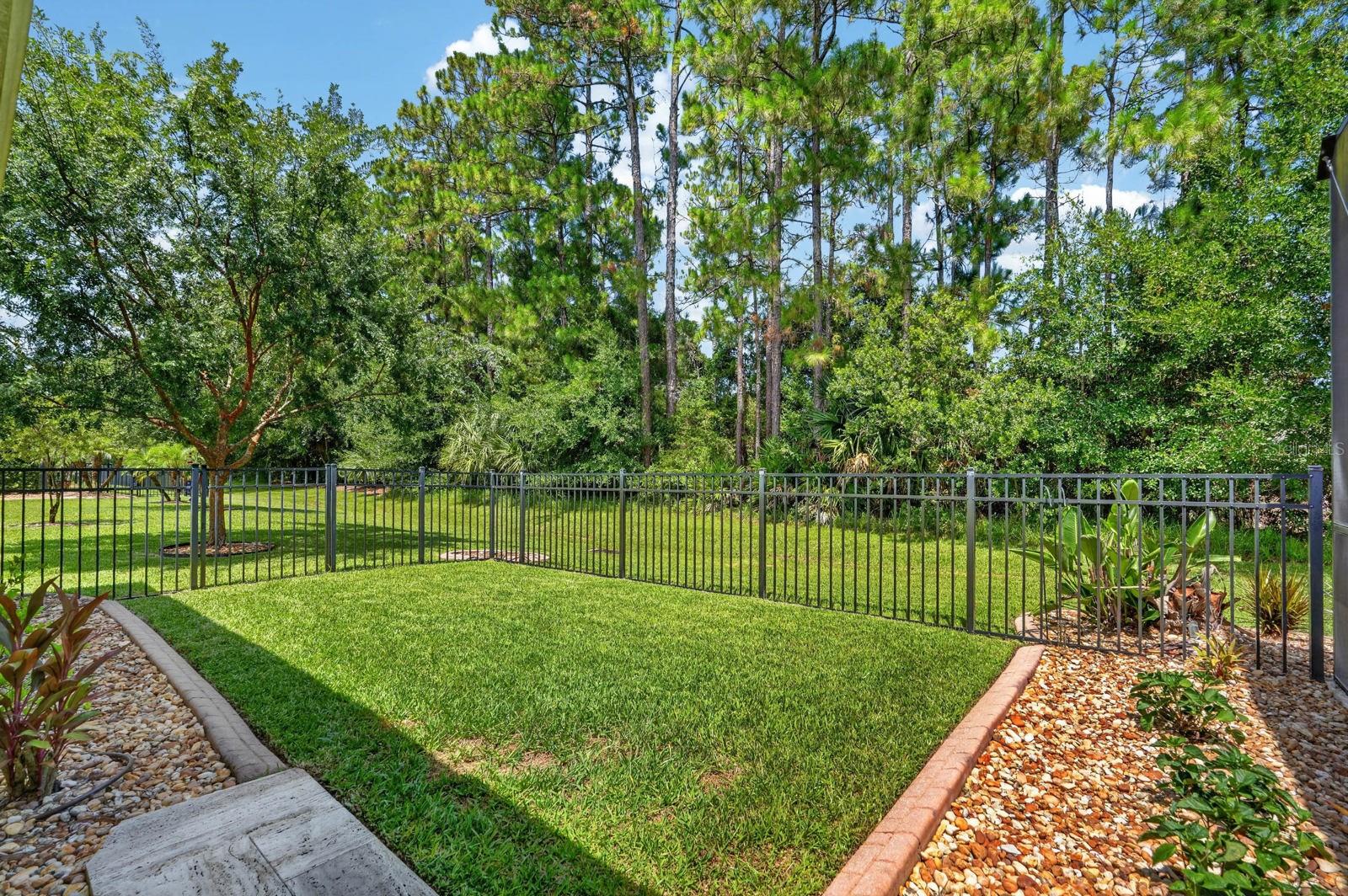 910 CREEKWOOD DRIVE
