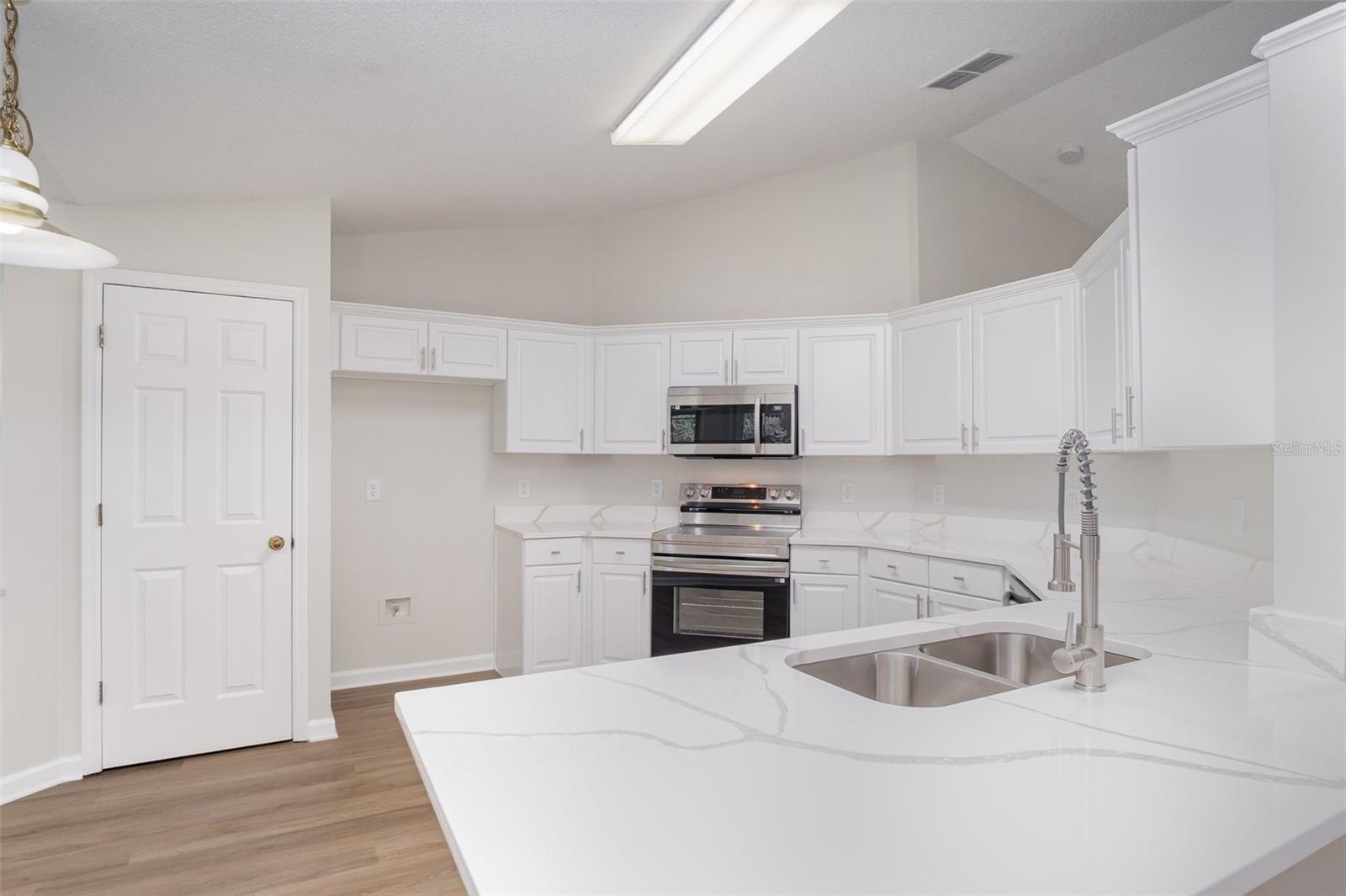 ISLAND POINTE SUB - Residential