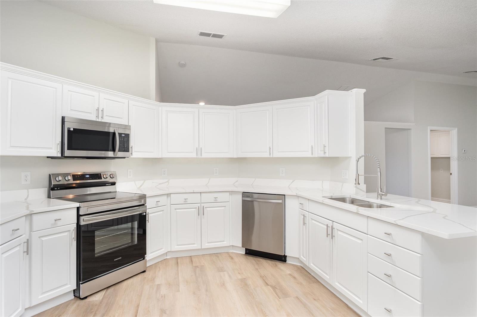 ISLAND POINTE SUB - Residential