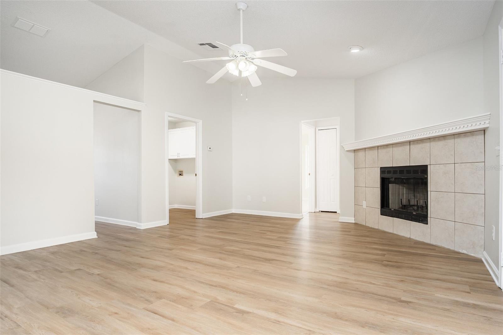ISLAND POINTE SUB - Residential