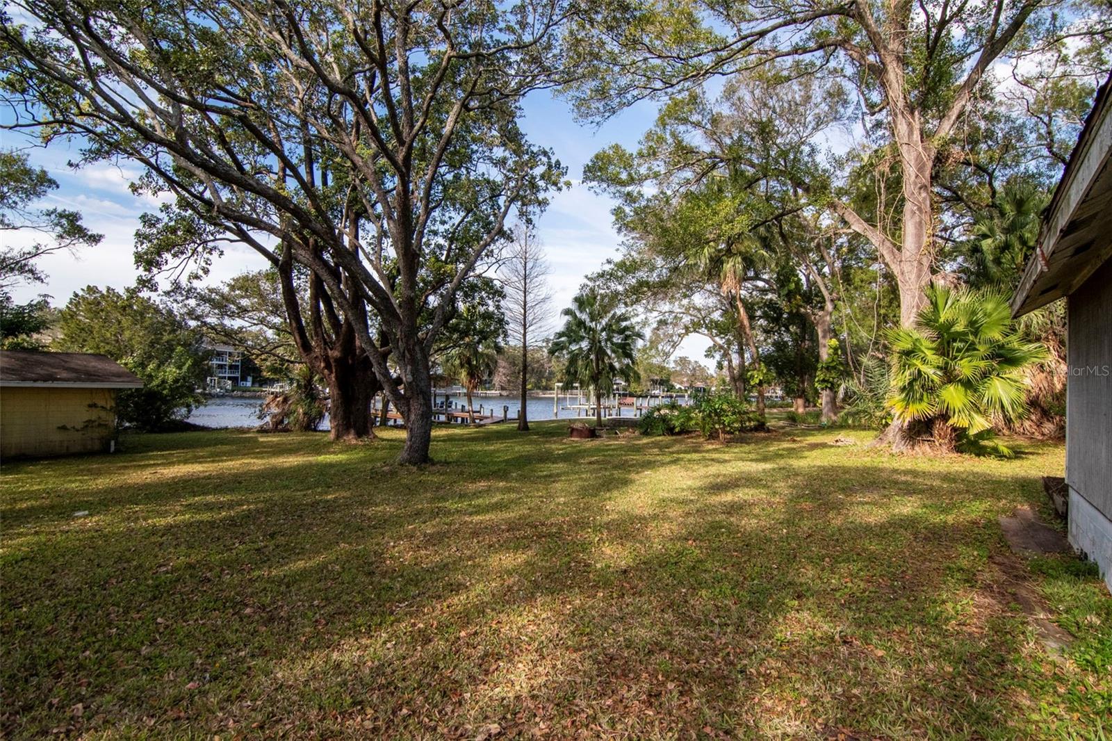 BUFFALO HEIGHTS - Land