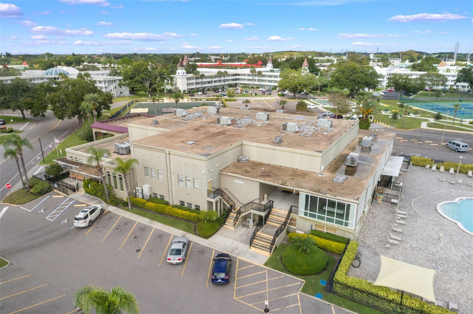 ON TOP OF THE WORLD - Residential