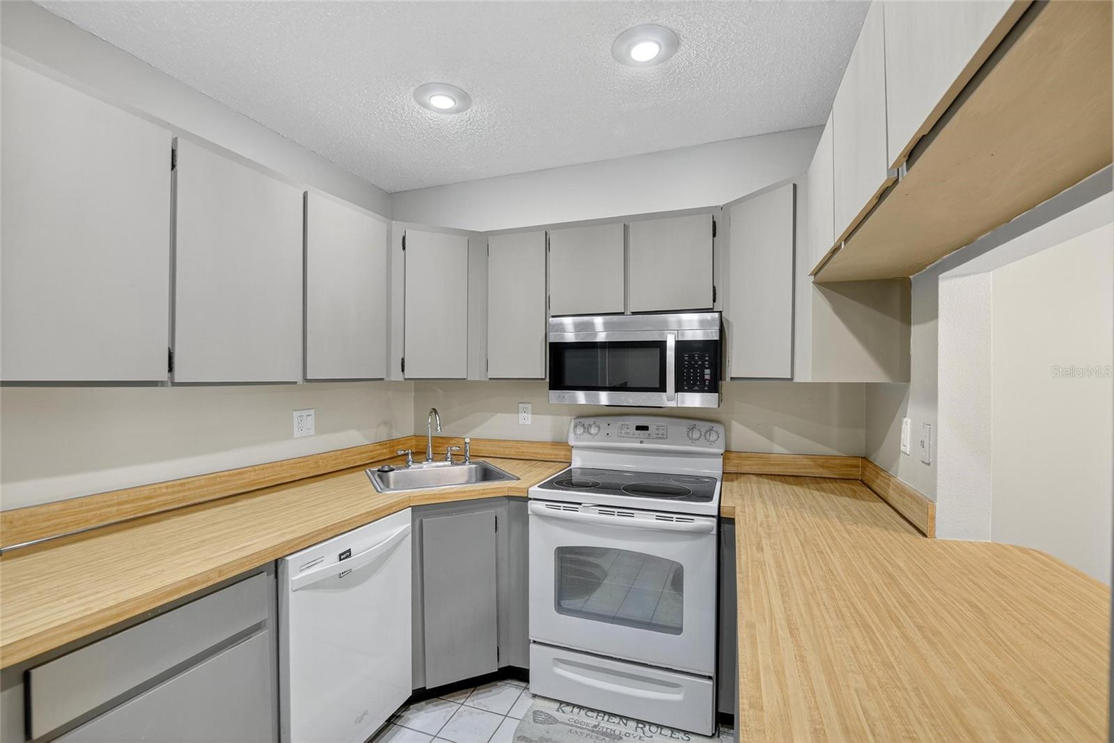 PINE RIDGE AT LAKE TARPON VILLAGE - Residential