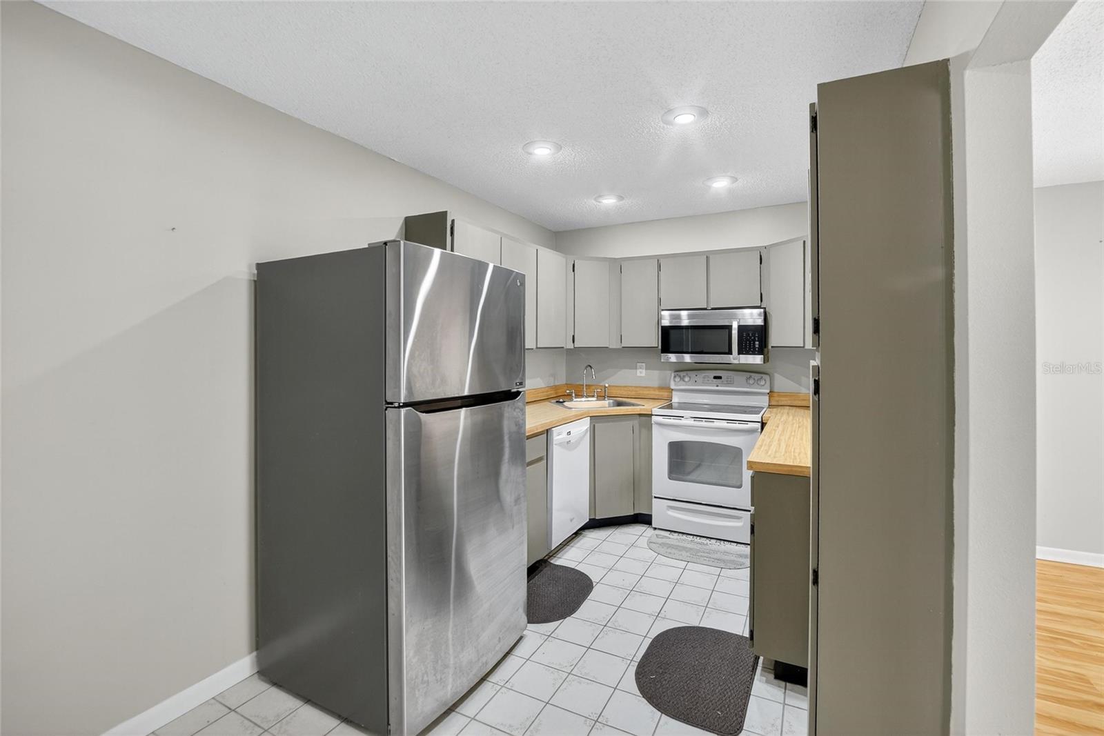 PINE RIDGE AT LAKE TARPON VILLAGE - Residential