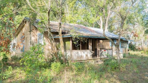 A home in BUSHNELL