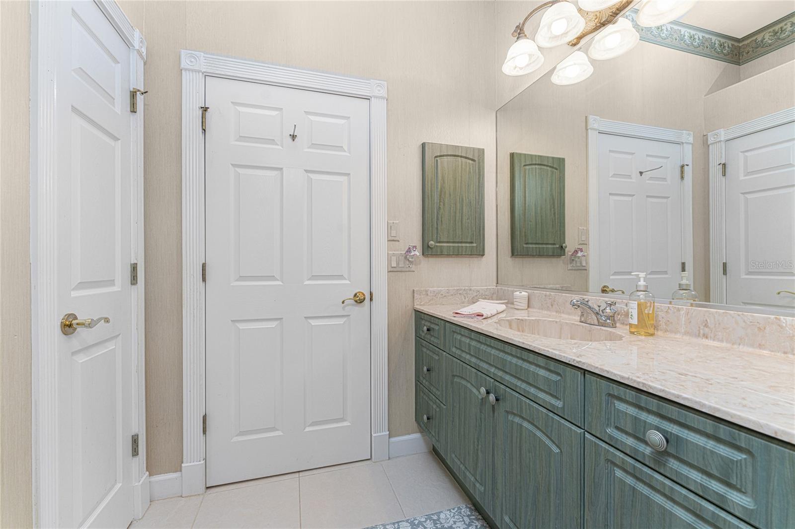 KINGS CROSSING - Residential