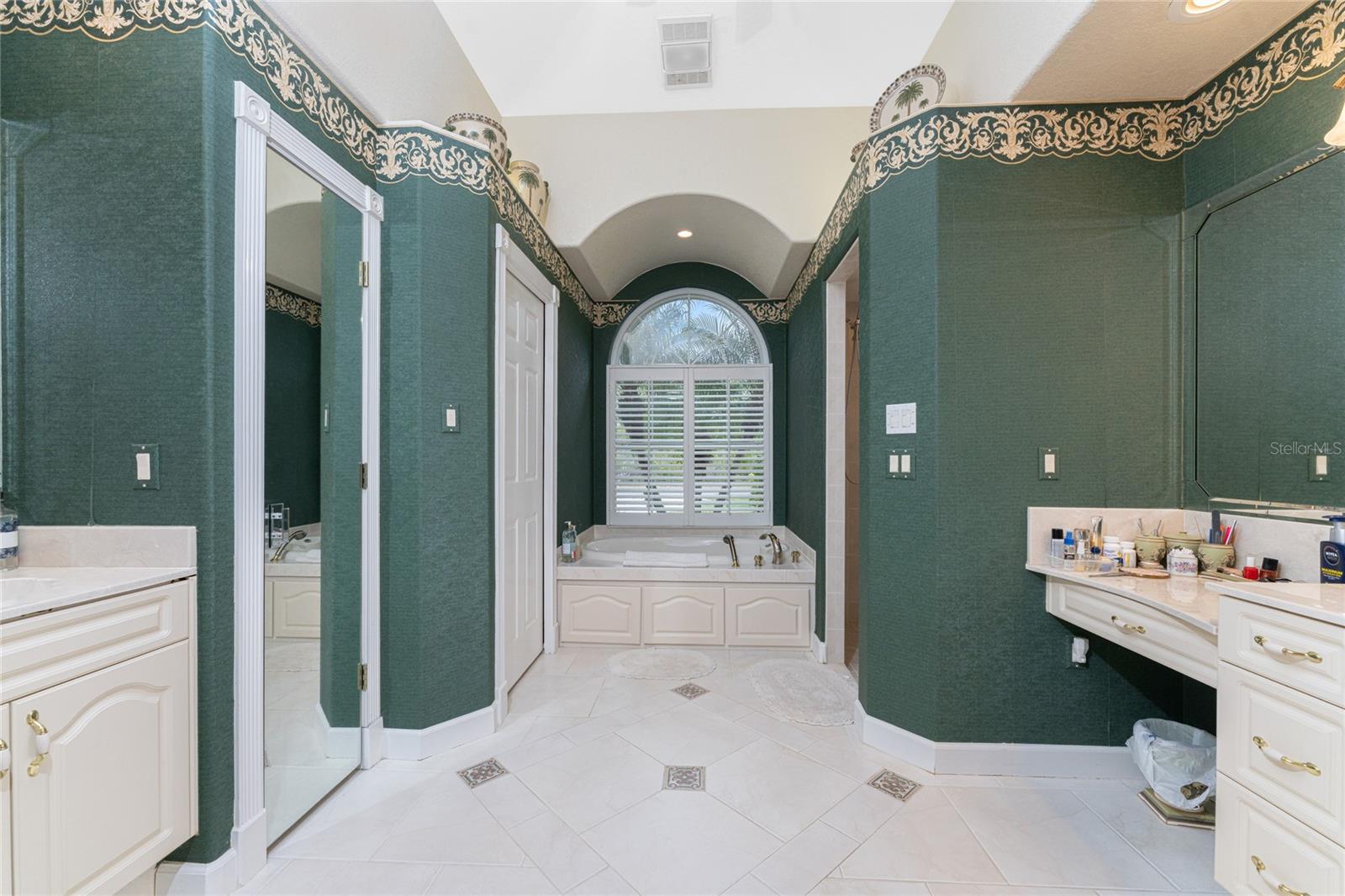 KINGS CROSSING - Residential