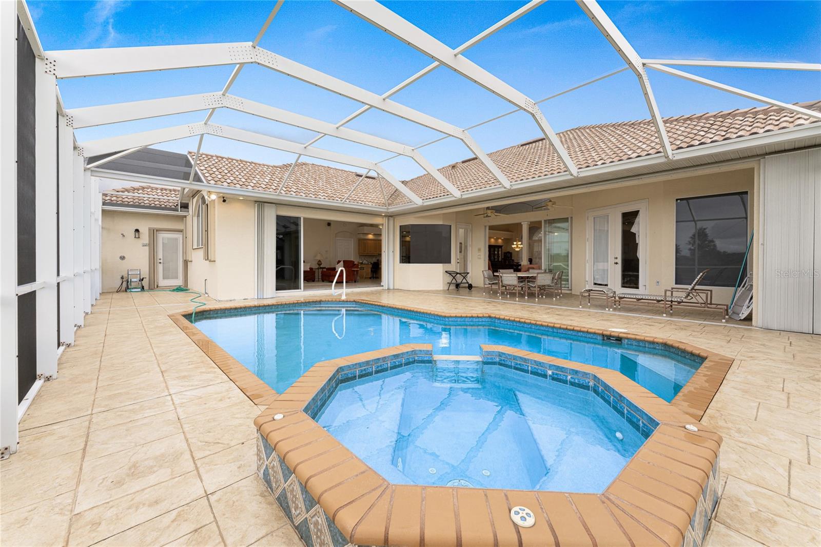 KINGS CROSSING - Residential