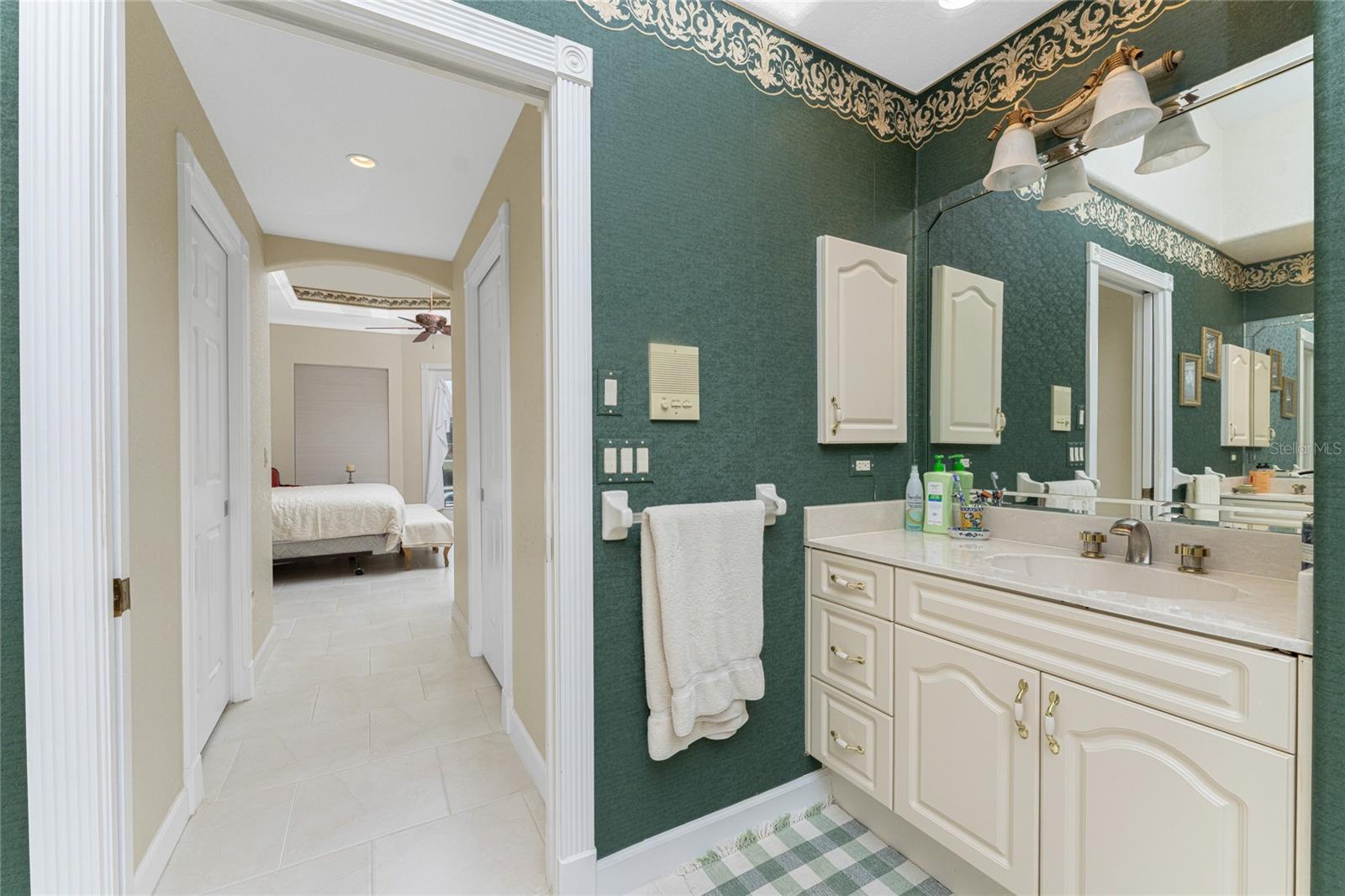 KINGS CROSSING - Residential