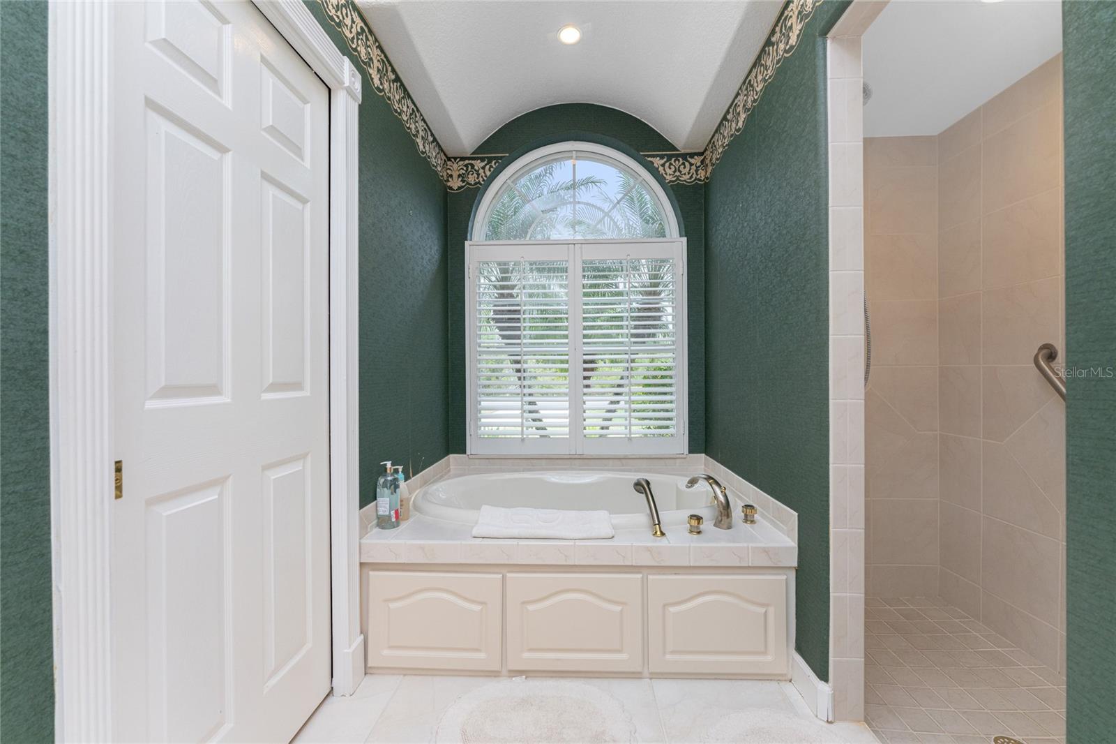 KINGS CROSSING - Residential