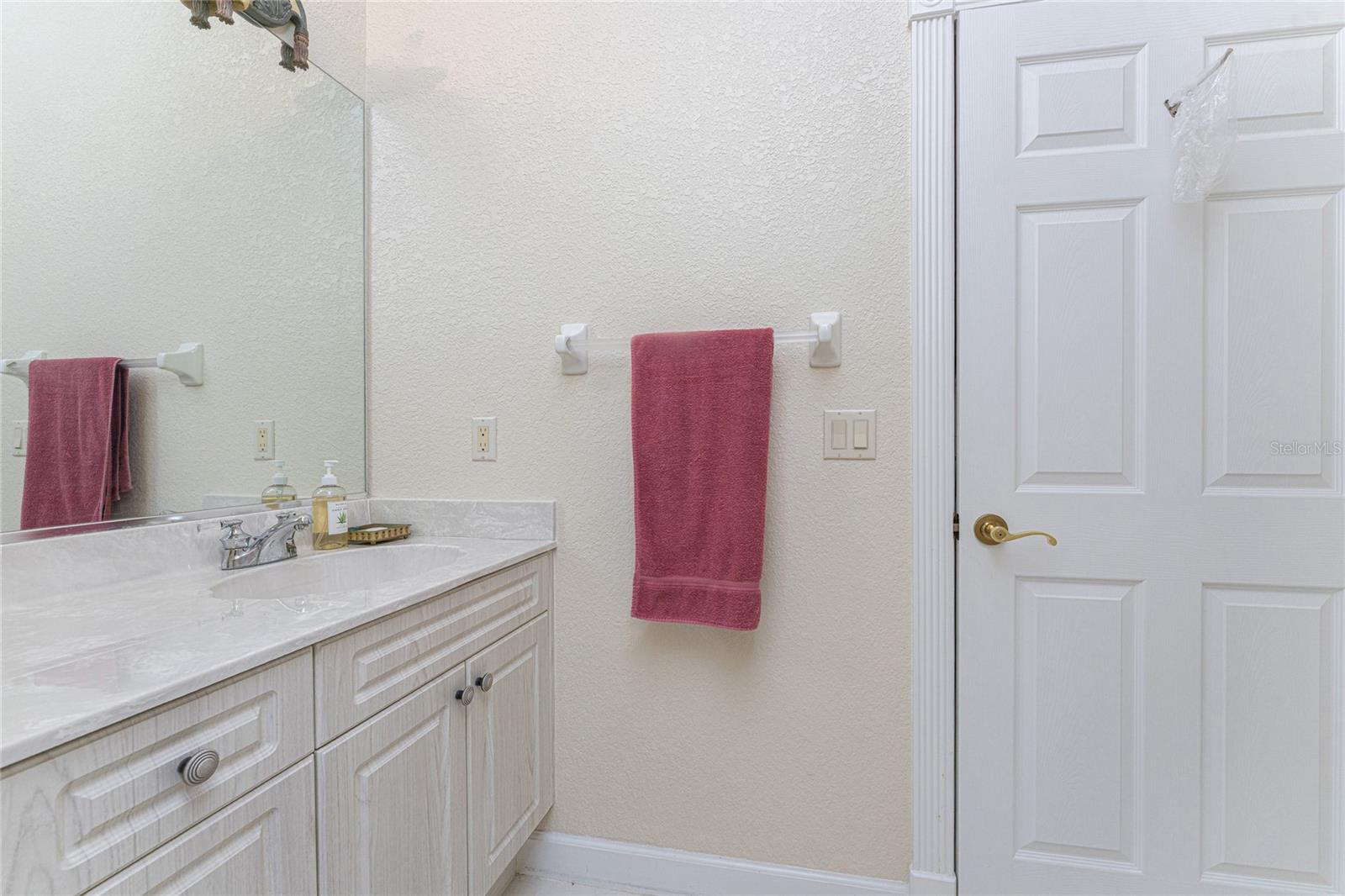 KINGS CROSSING - Residential