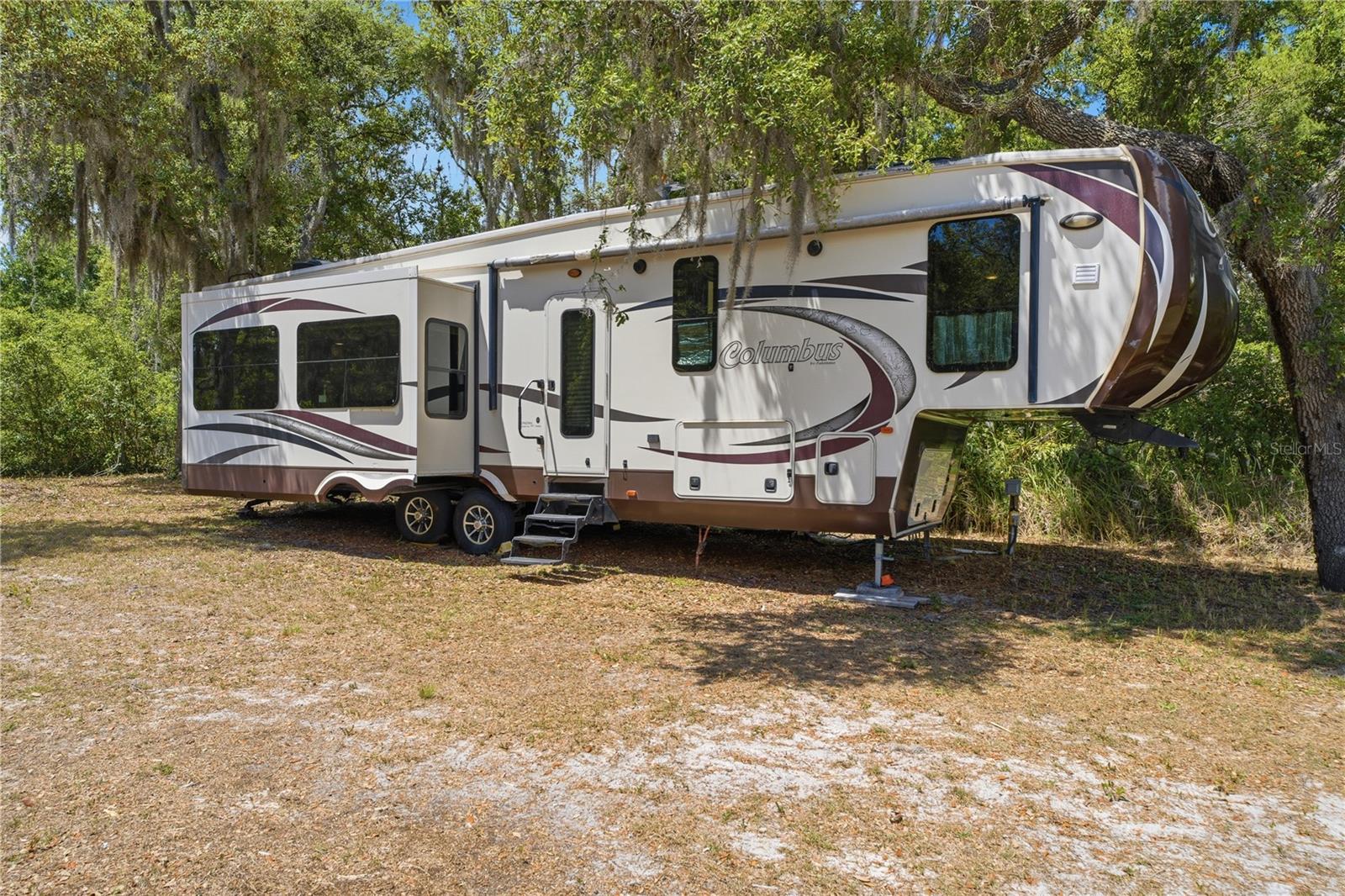 LAKE & HILLS COUNTRY ESTATES - Residential