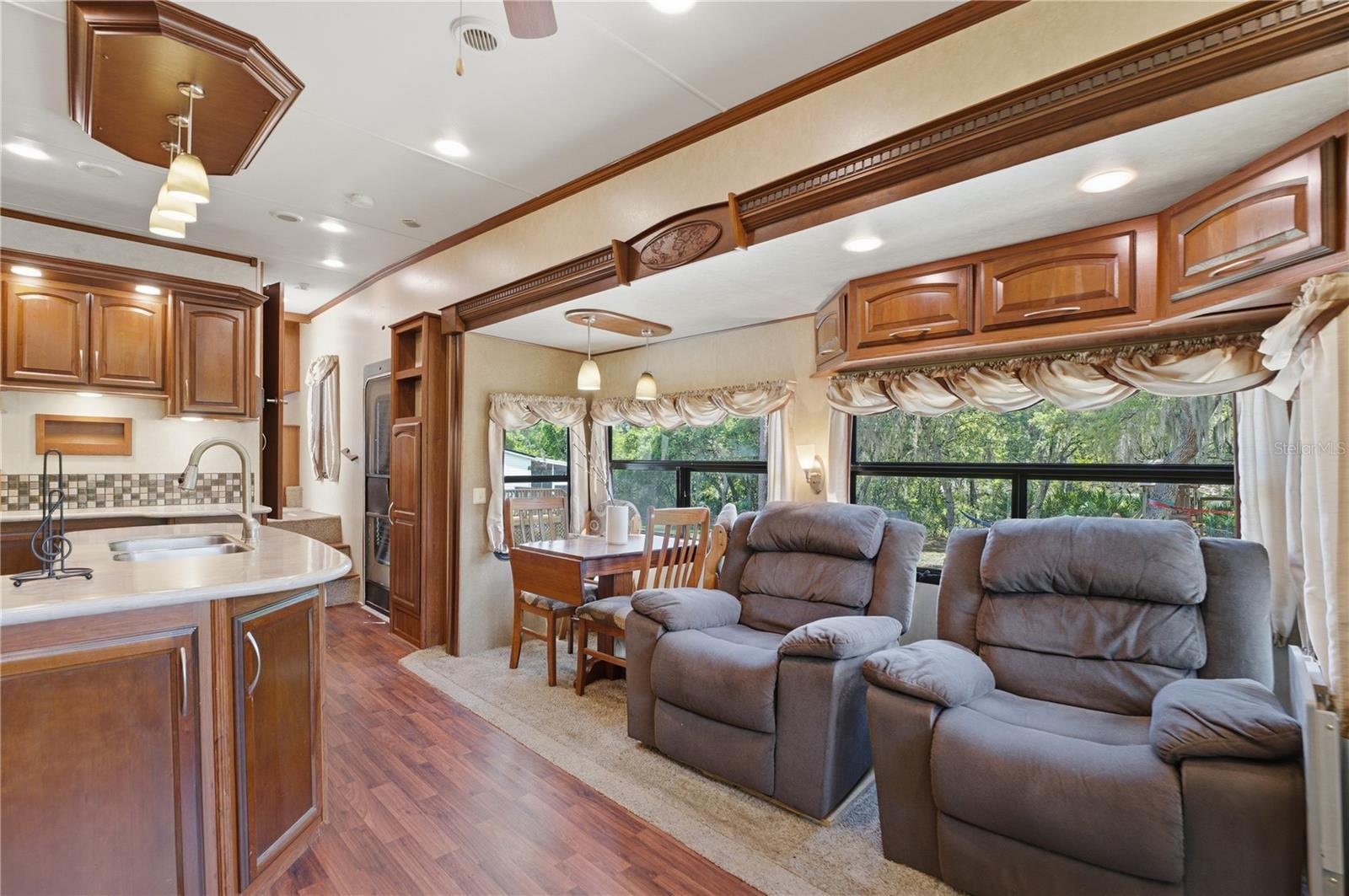 LAKE & HILLS COUNTRY ESTATES - Residential