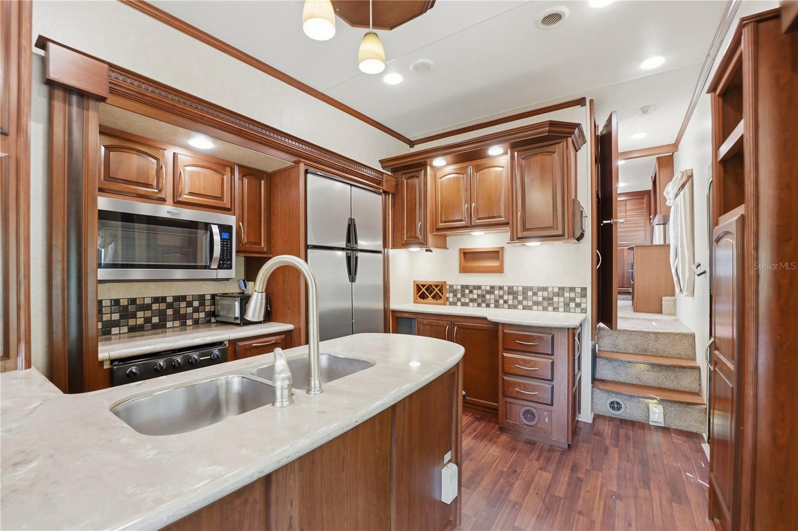 LAKE & HILLS COUNTRY ESTATES - Residential