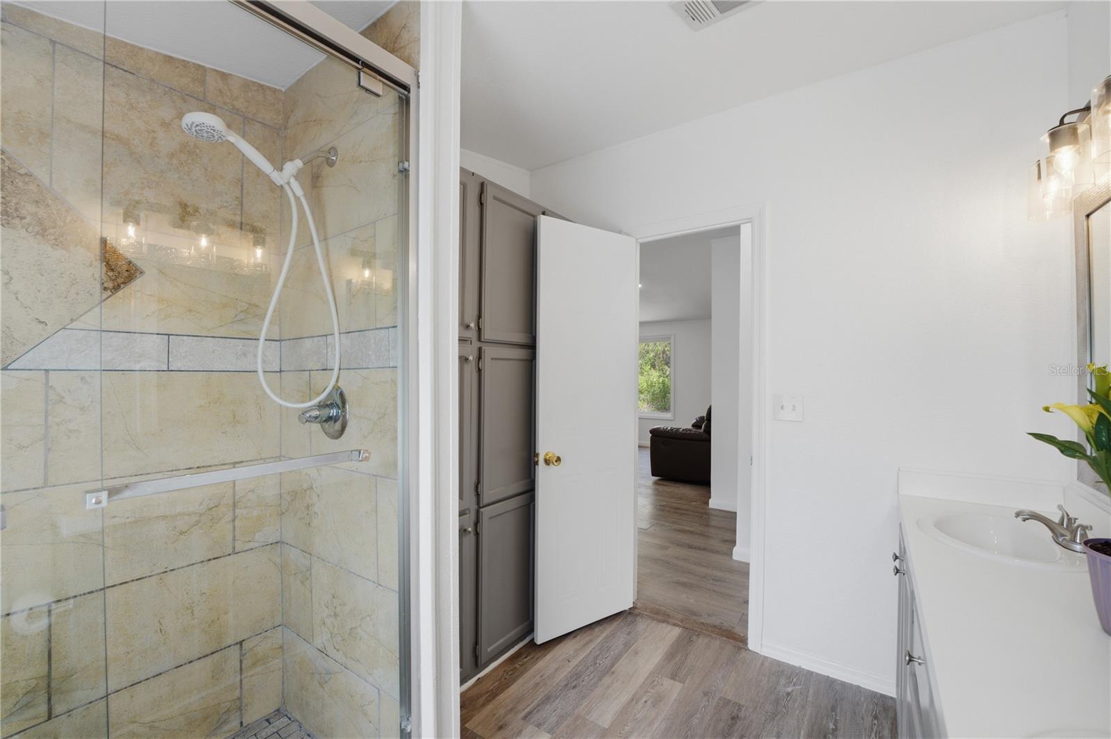 LAKE & HILLS COUNTRY ESTATES - Residential