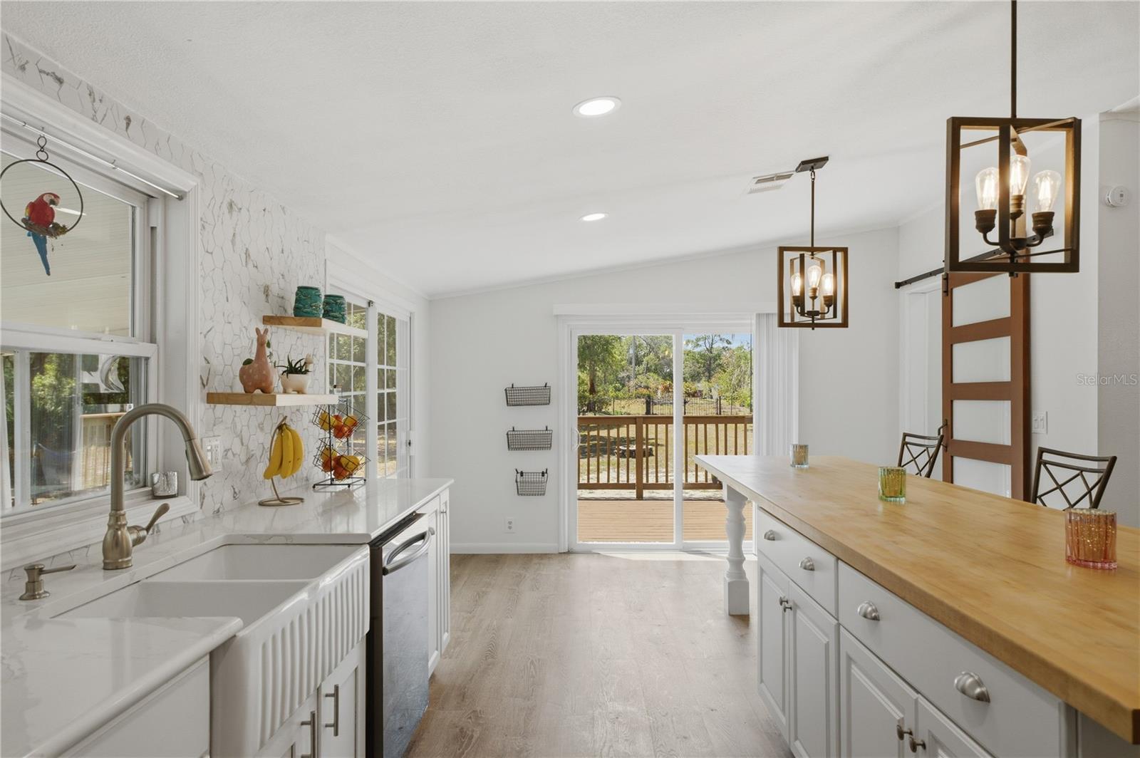 LAKE & HILLS COUNTRY ESTATES - Residential