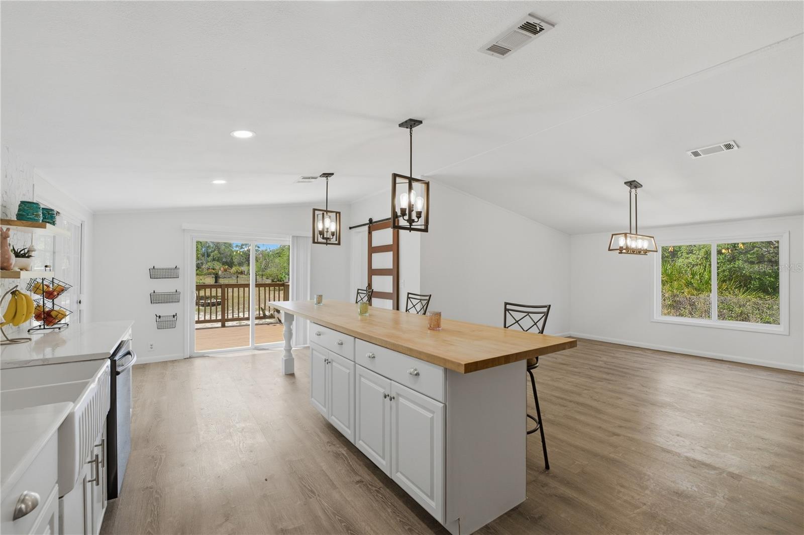 LAKE & HILLS COUNTRY ESTATES - Residential