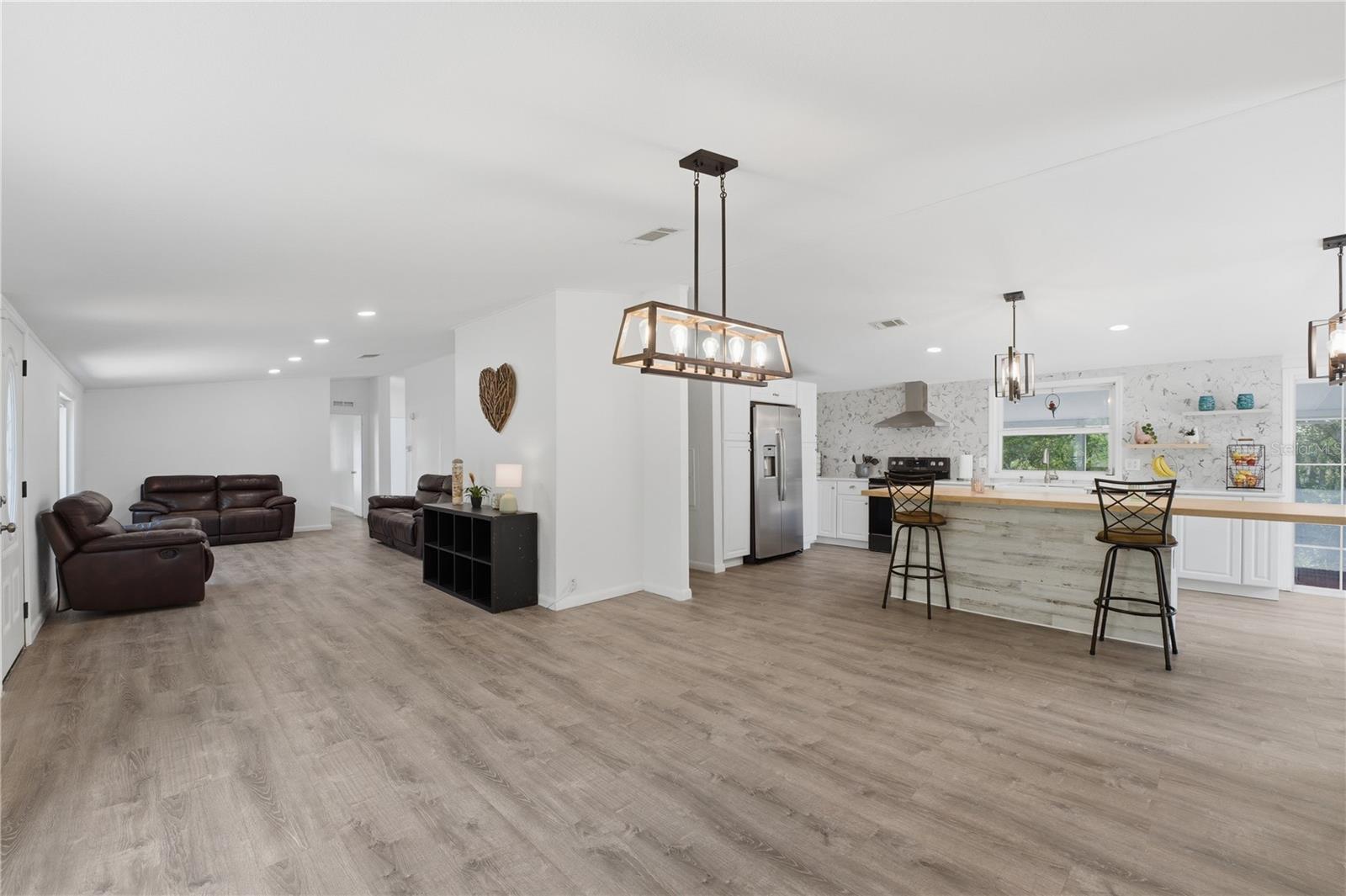 LAKE & HILLS COUNTRY ESTATES - Residential