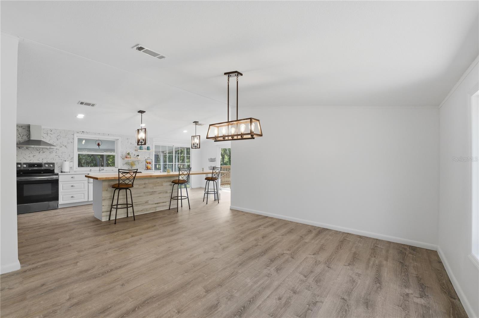 LAKE & HILLS COUNTRY ESTATES - Residential