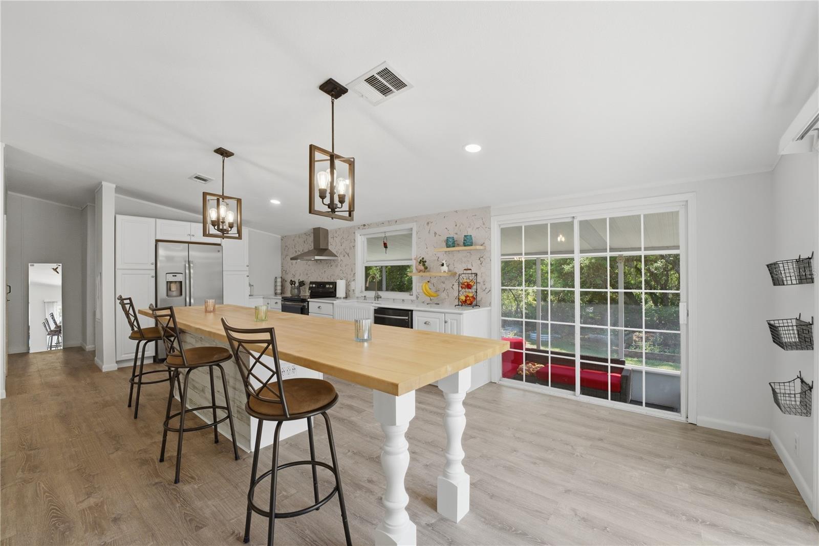 LAKE & HILLS COUNTRY ESTATES - Residential