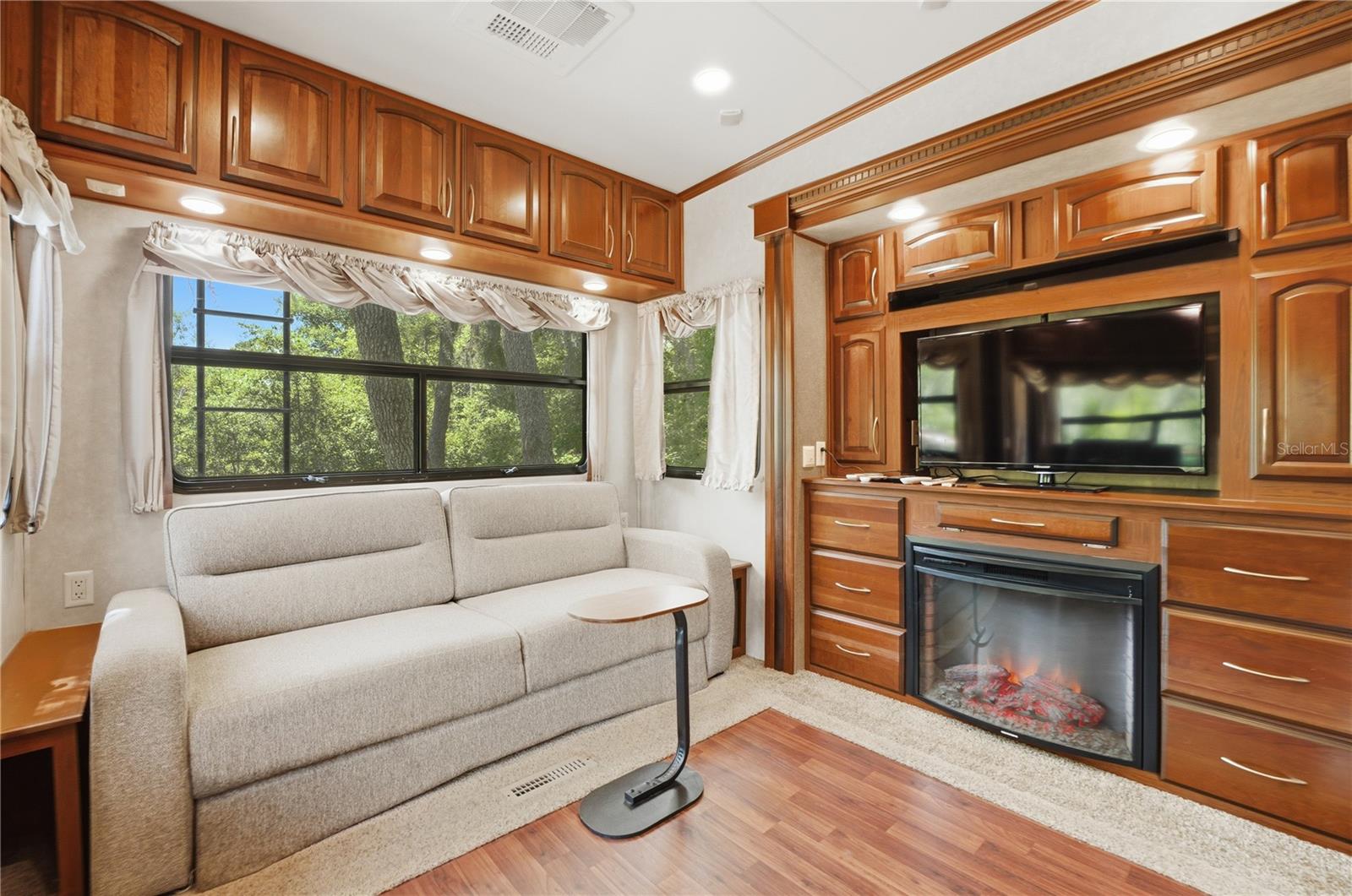 LAKE & HILLS COUNTRY ESTATES - Residential