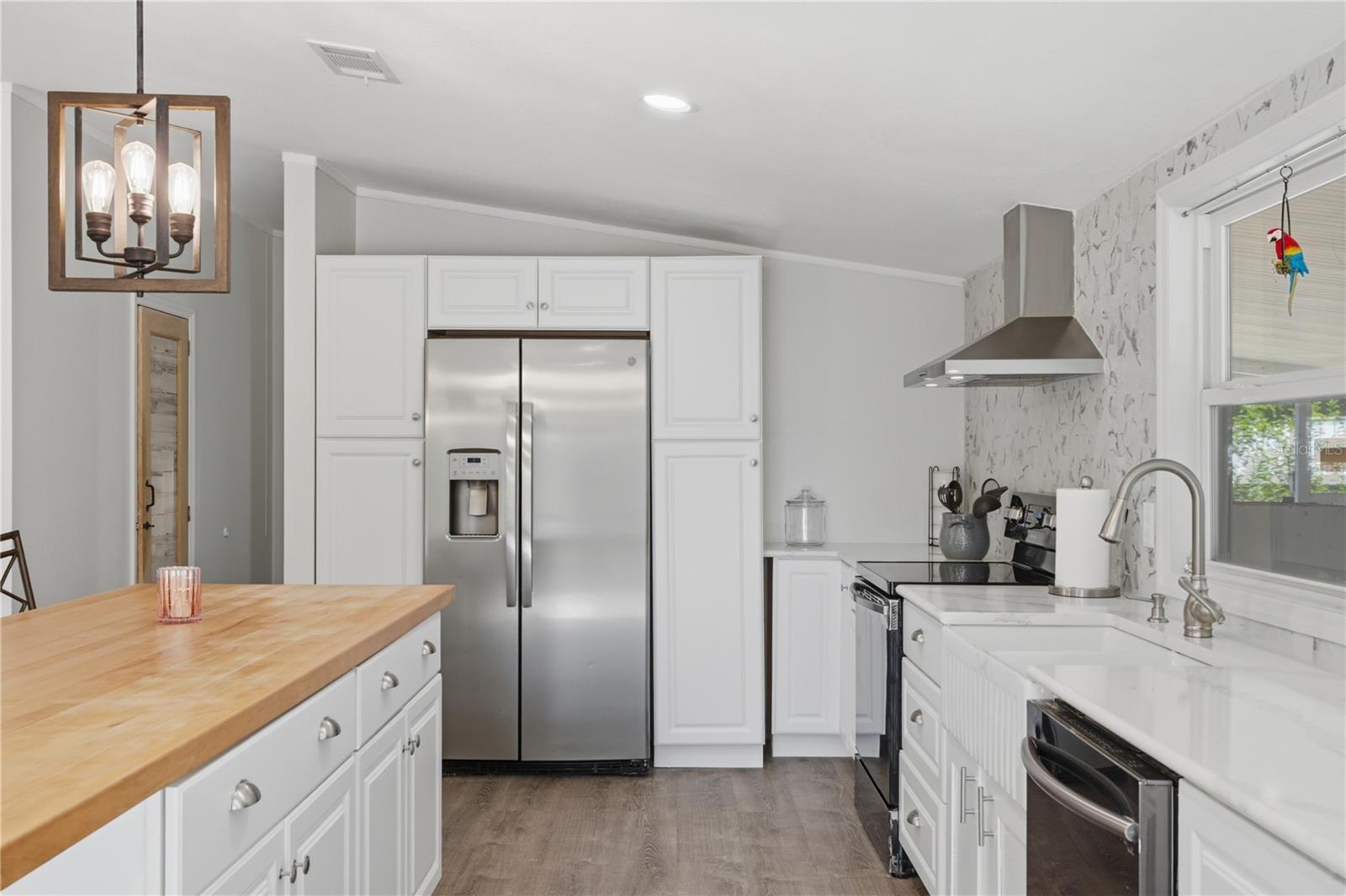 LAKE & HILLS COUNTRY ESTATES - Residential