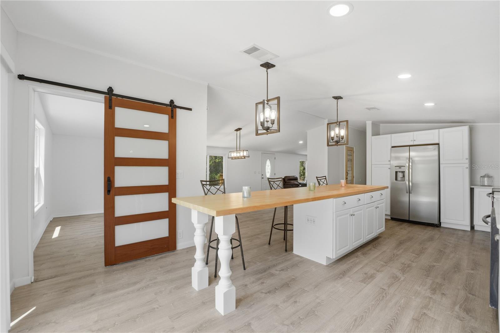 LAKE & HILLS COUNTRY ESTATES - Residential