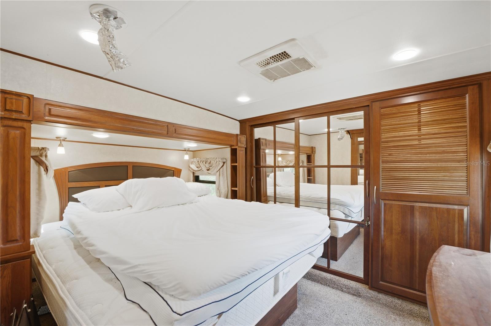 LAKE & HILLS COUNTRY ESTATES - Residential