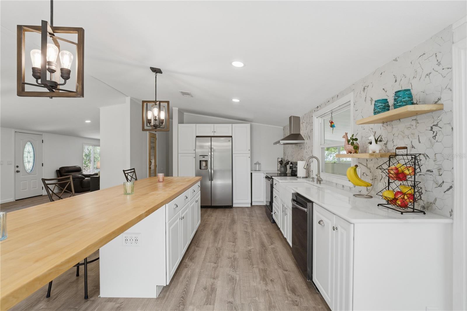 LAKE & HILLS COUNTRY ESTATES - Residential